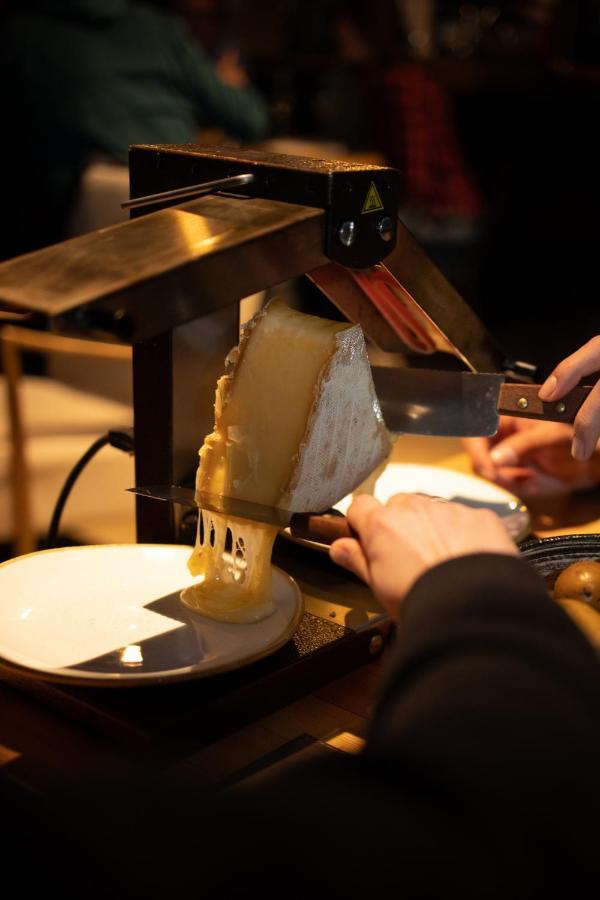 Hotel Restaurant Le Monetier 外观 照片